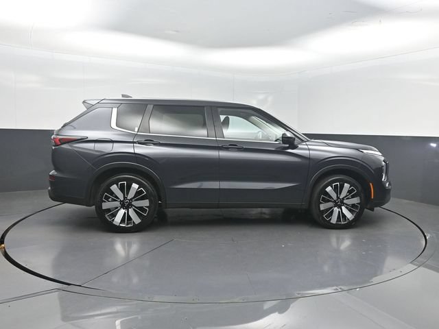 Used 2025 Mitsubishi Outlander SE FWD image 31