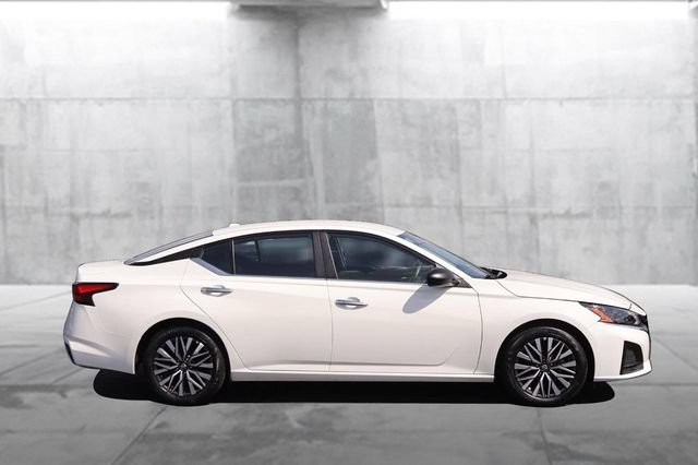 Certified 2025 Nissan Altima 2.5 SV FWD image 5