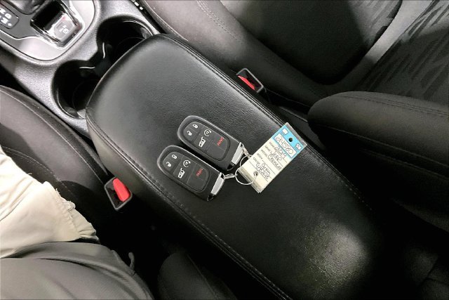 Used 2019 Jeep Cherokee Latitude w/ Comfort & Convenience Group AWD/4WD image 44