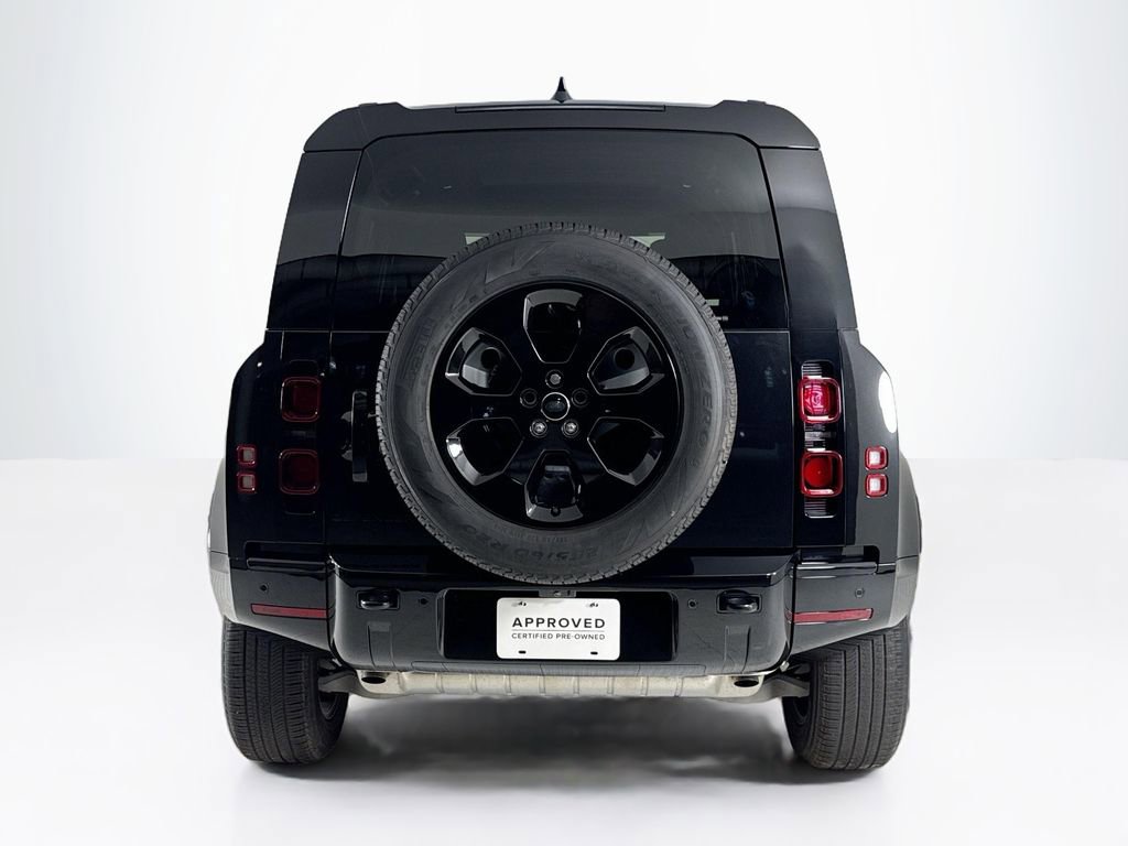 Used 2025 Land Rover Defender 110 X-Dynamic SE image 4