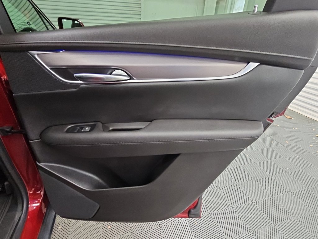 Used 2017 Cadillac XT5 Premium Luxury FWD image 38