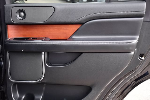 Used 2020 Lincoln Navigator Reserve RWD image 30