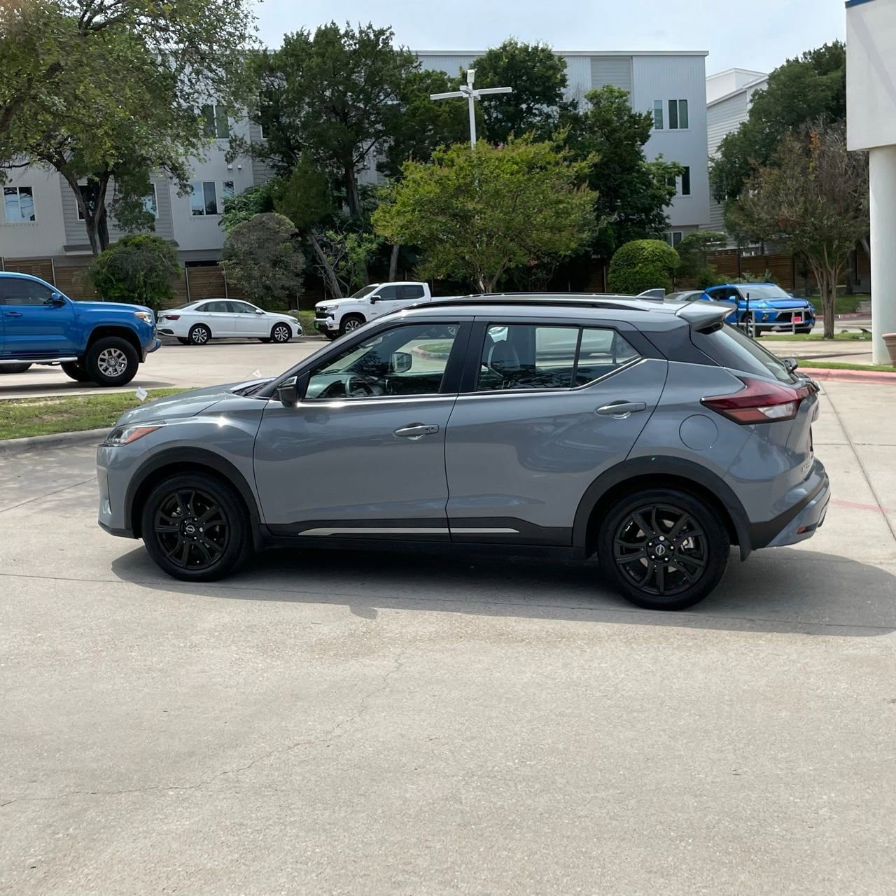 Used 2024 Nissan Kicks SR w/ SR Premium Package FWD image 3