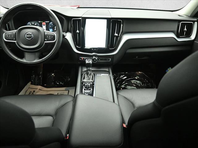 Used 2018 Volvo XC60 T5 Momentum w/ Convenience Package image 21