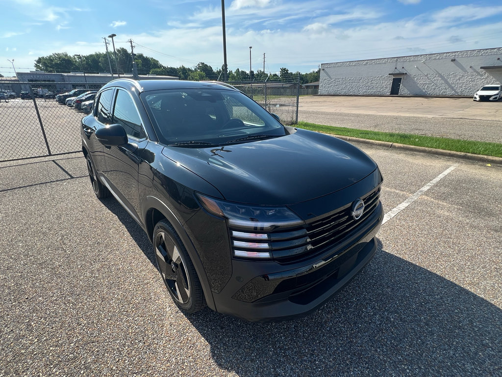 Used 2025 Nissan Kicks SR FWD image 1