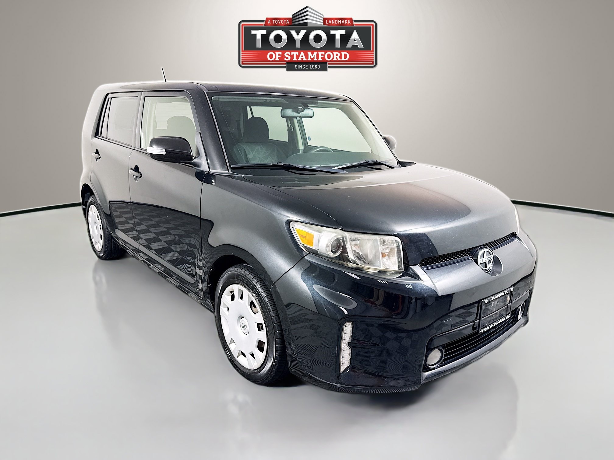 Used 2014 Scion xB FWD image 1