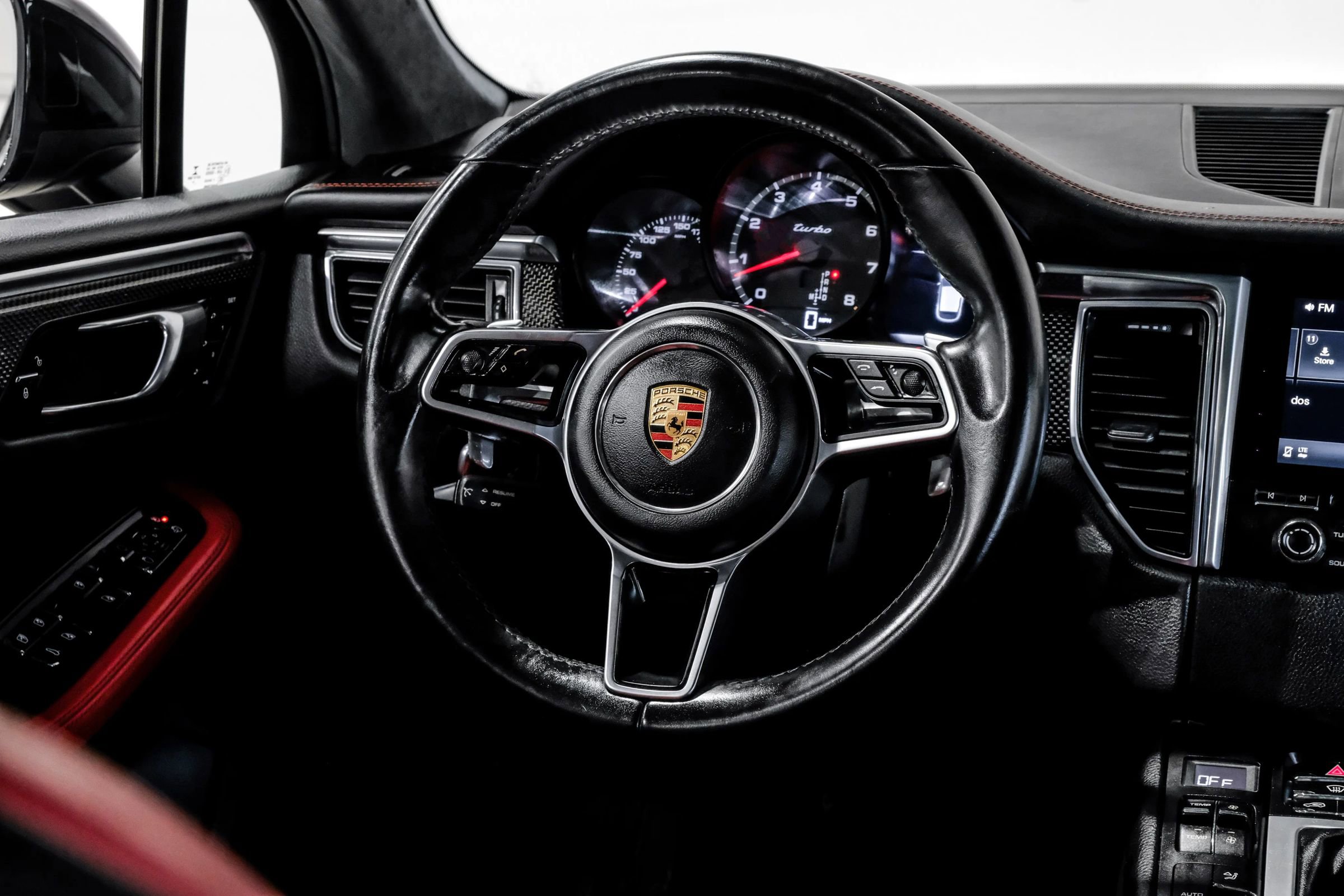 Used 2017 Porsche Macan Turbo image 20