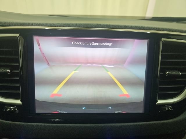 Used 2023 Chrysler Pacifica Touring-L FWD image 7
