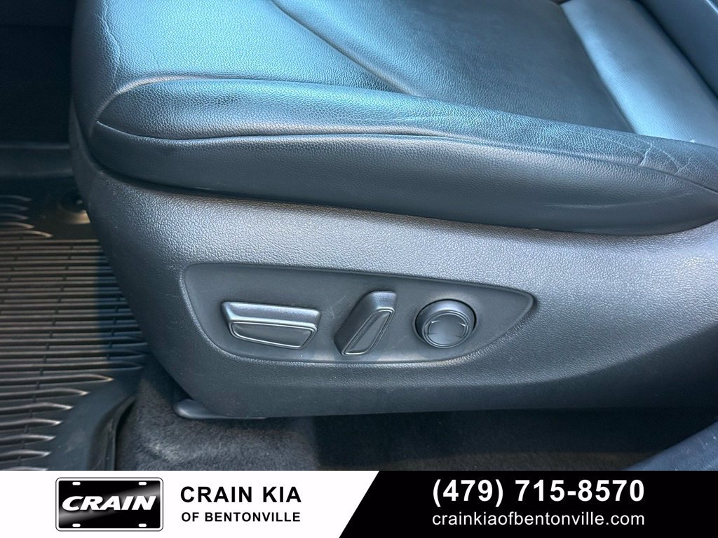 Used 2021 Toyota Highlander XLE FWD image 11