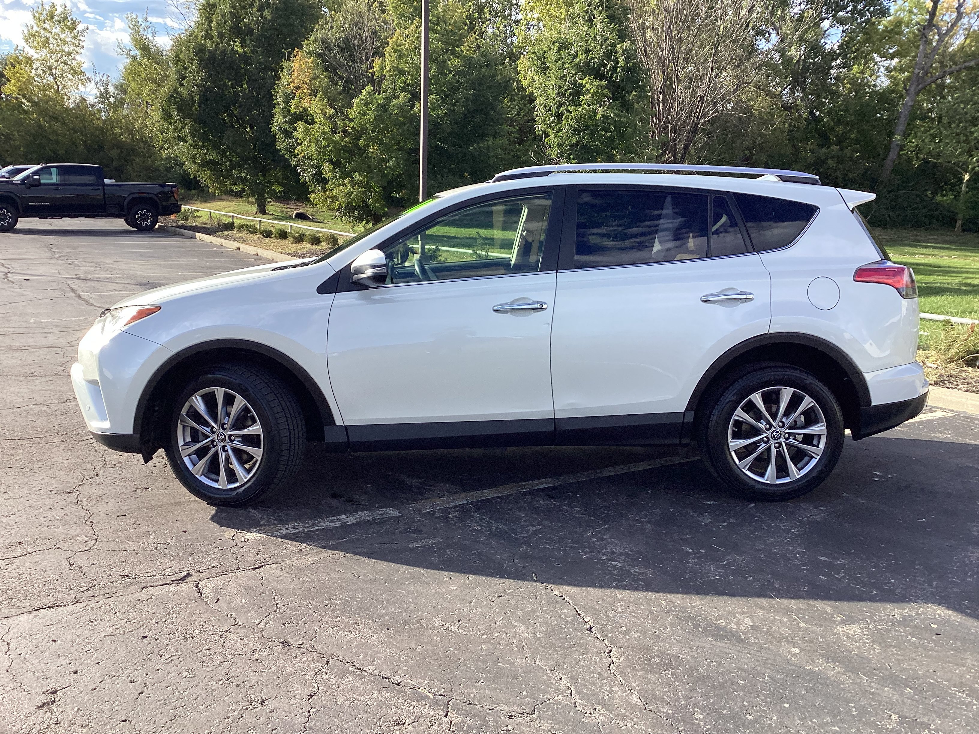 Used 2016 Toyota RAV4 Limited AWD/4WD image 27