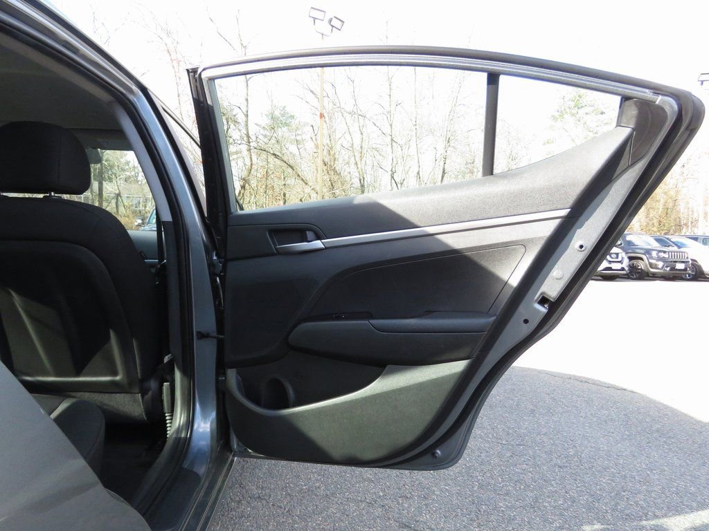 Used 2019 Hyundai Elantra SE w/ Cargo Package image 16