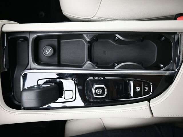 Used 2023 Volvo XC90 T8 Plus image 11