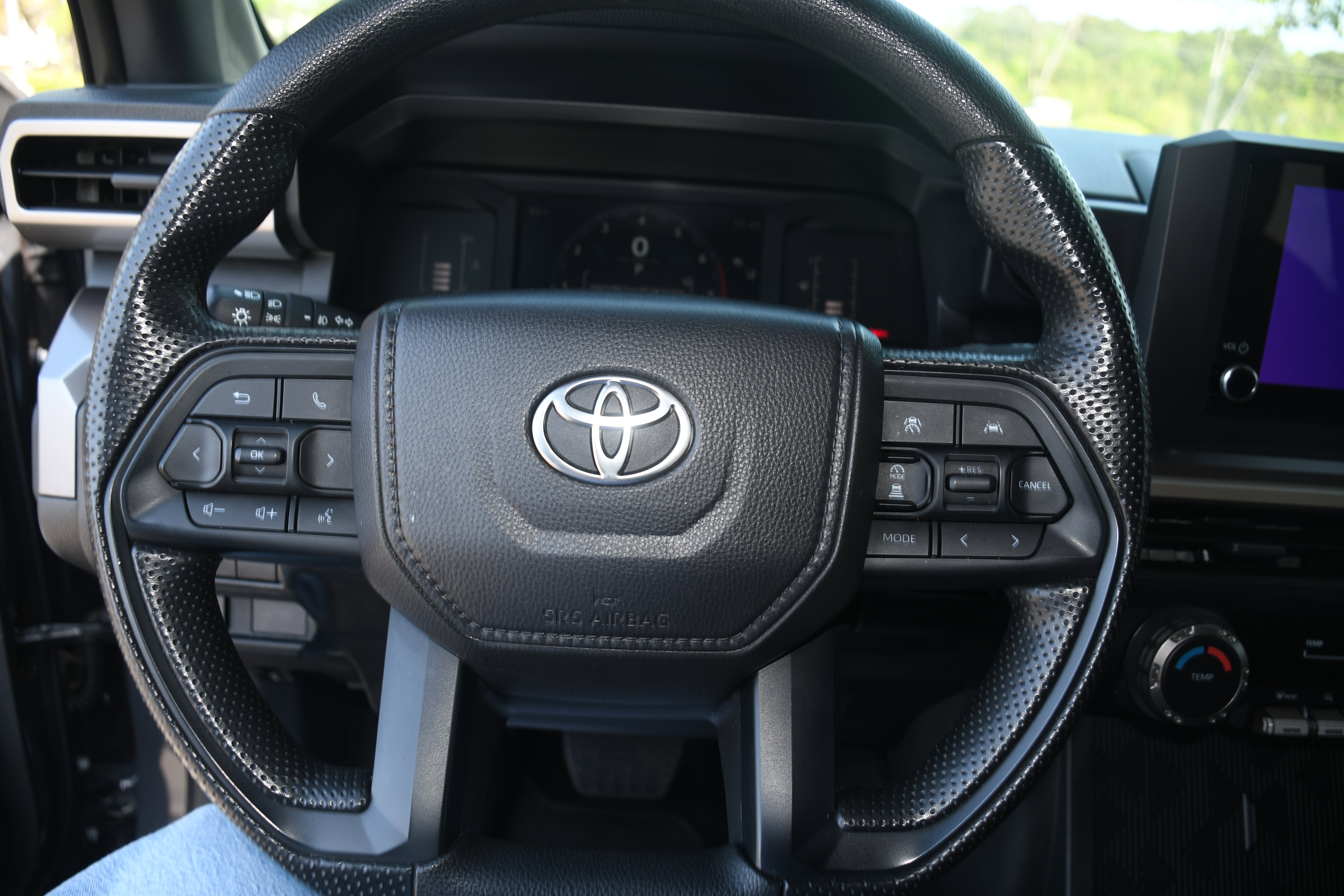 Used 2025 Toyota Tacoma SR5 AWD/4WD image 12