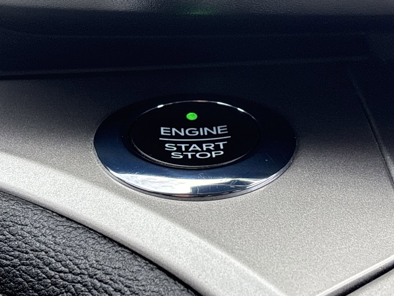 Used 2021 Ford Explorer XLT image 31