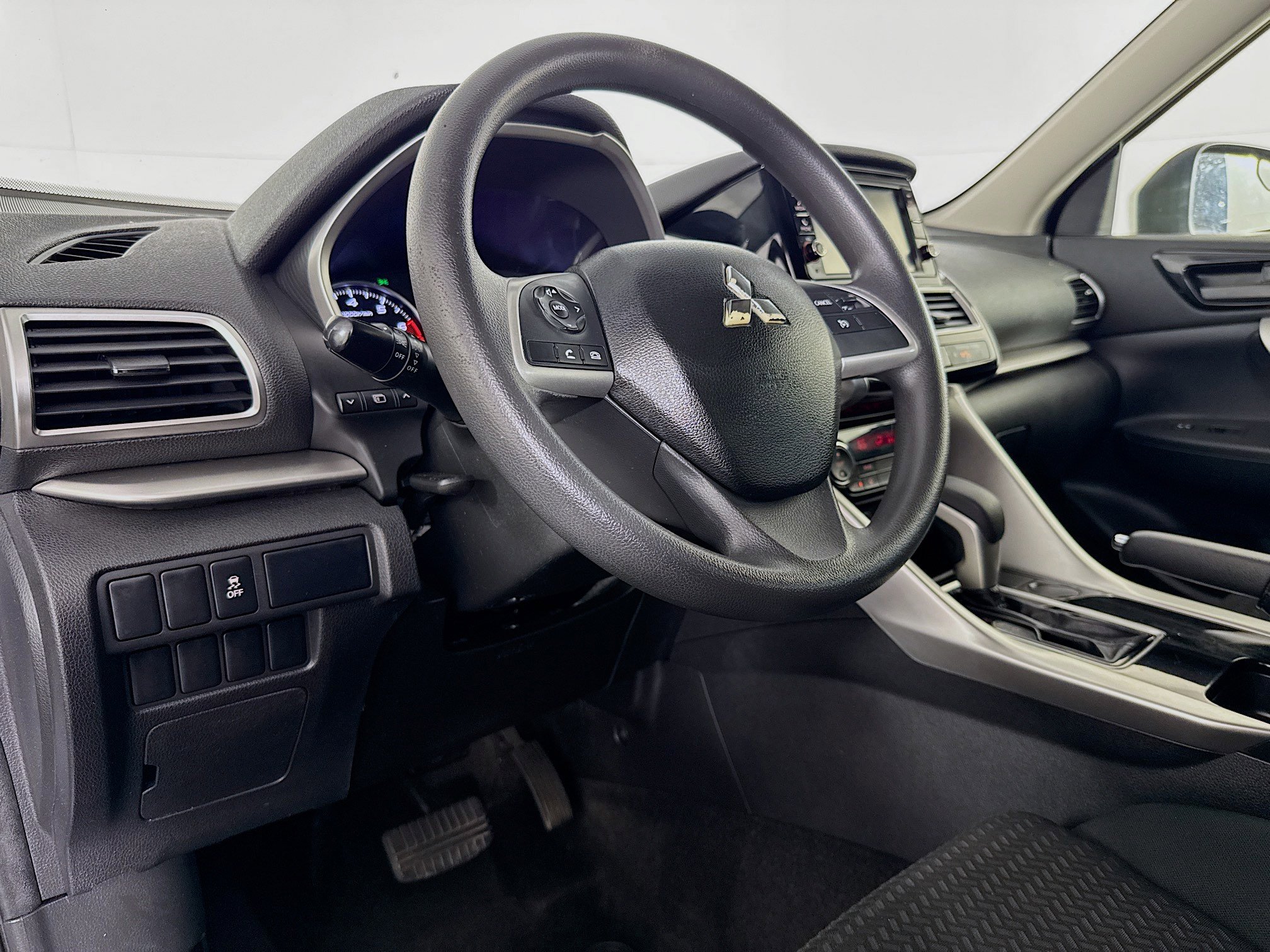 Used 2020 Mitsubishi Eclipse Cross ES FWD image 21