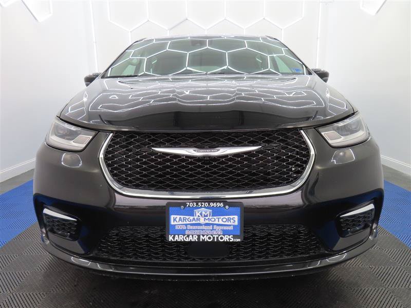 Used 2023 Chrysler Pacifica Touring-L FWD image 2