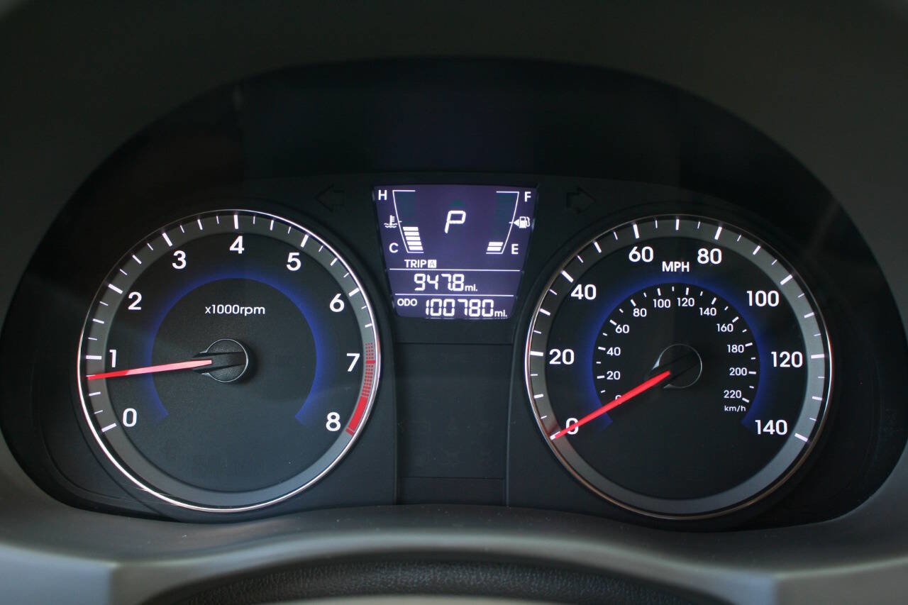 Used 2013 Hyundai Accent GLS FWD image 16