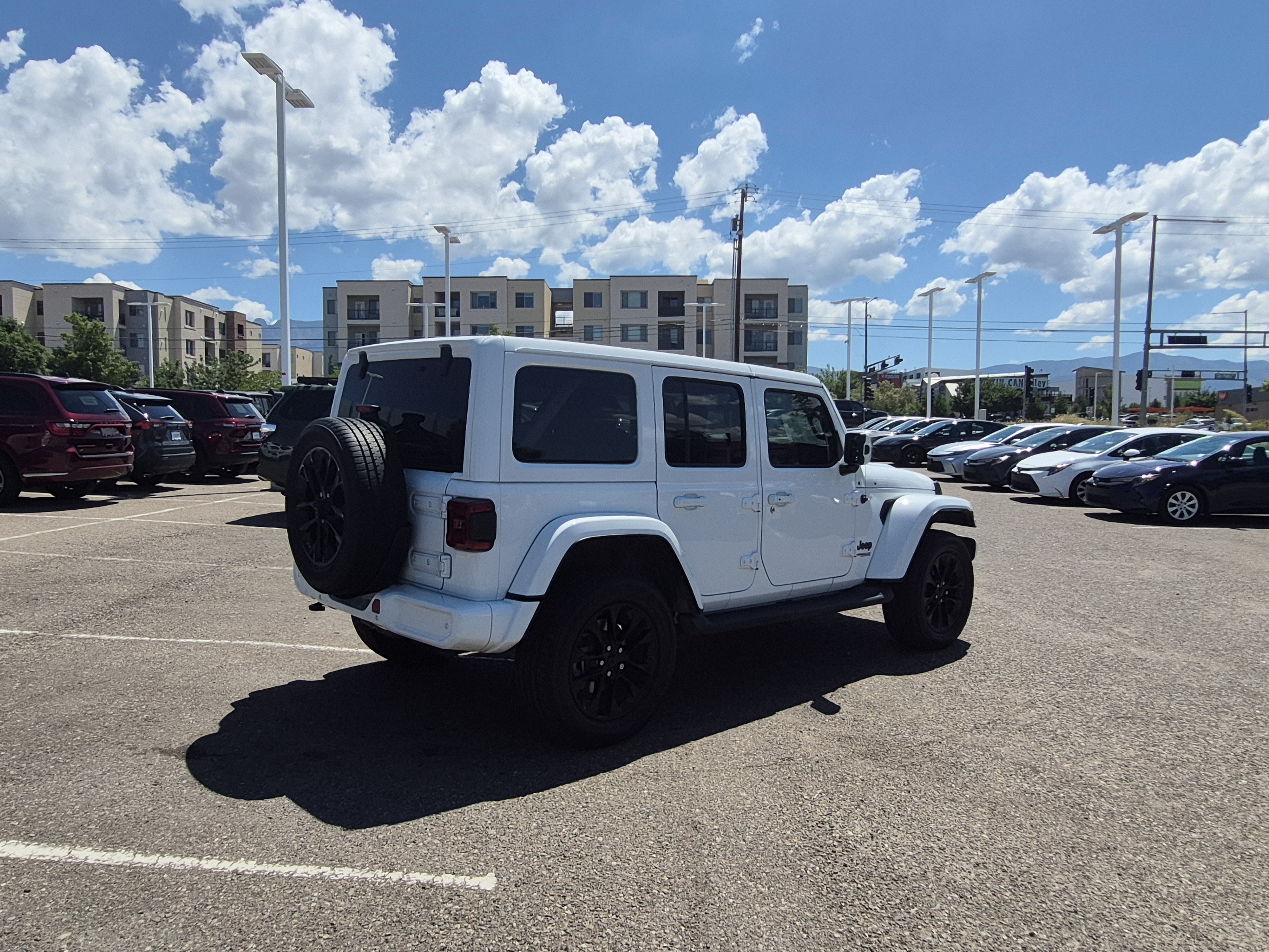 Used 2021 Jeep Wrangler Unlimited Sahara AWD/4WD image 5