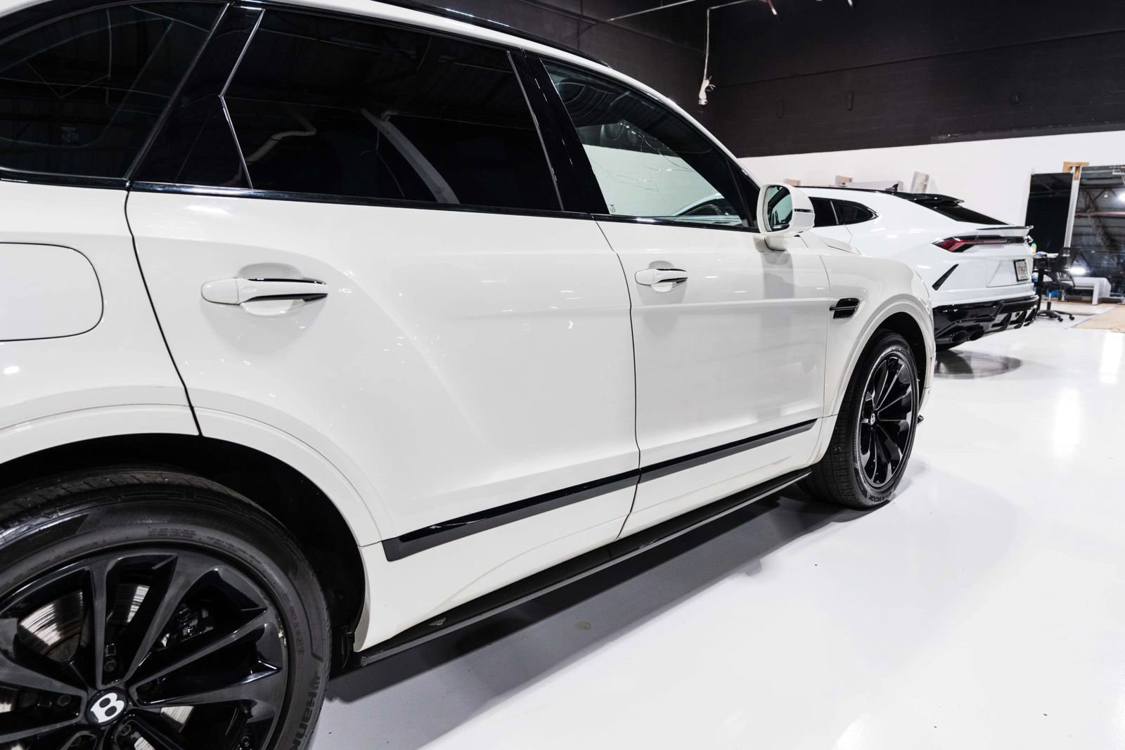 Used 2019 Bentley Bentayga AWD/4WD image 14
