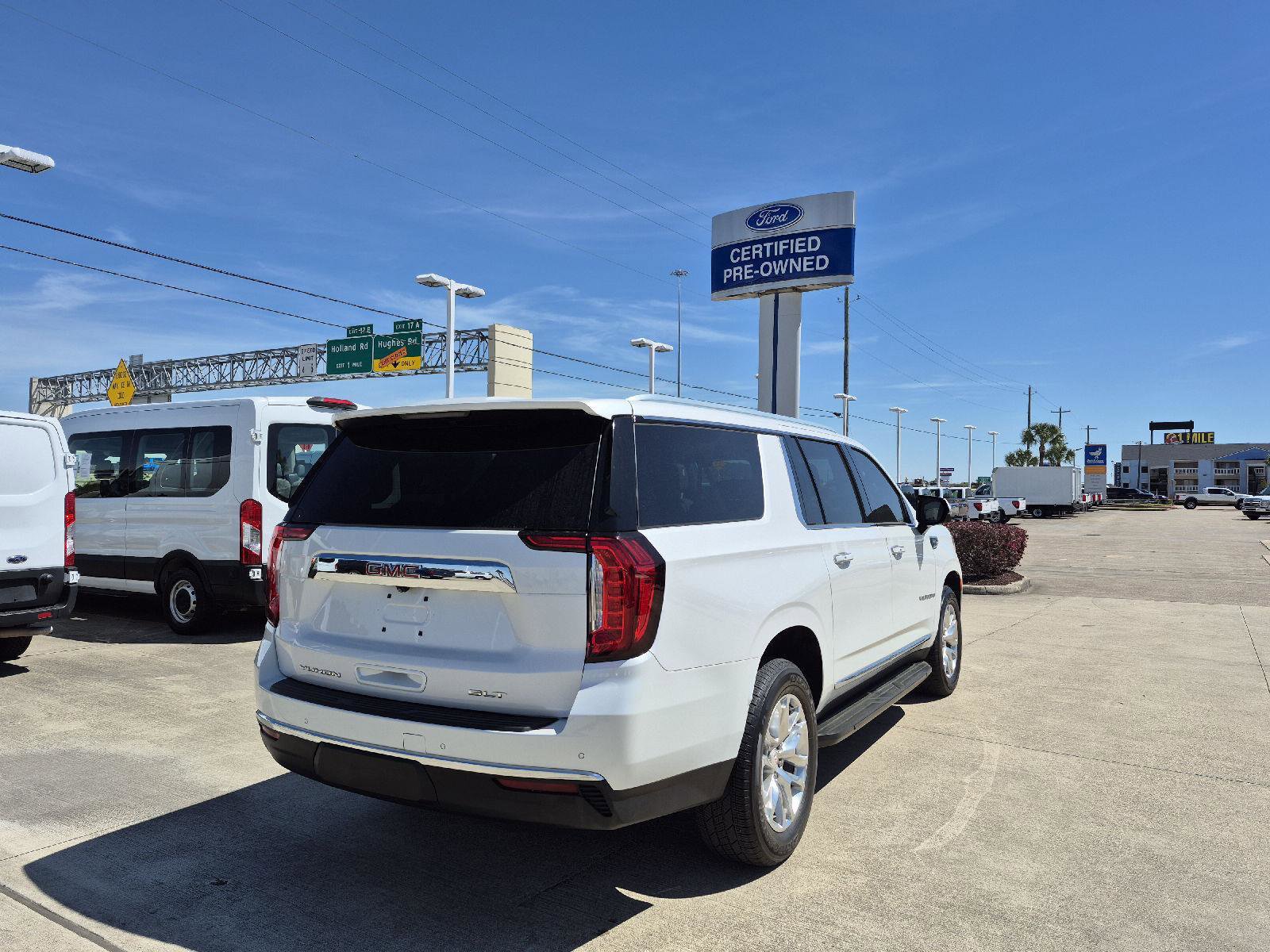 Used 2023 GMC Yukon XL SLT w/ SLT Premium Package image 23