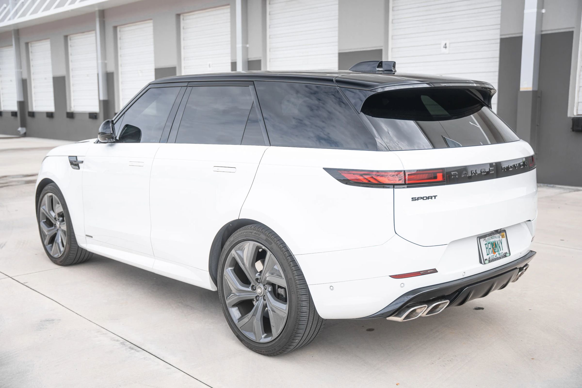 Used 2025 Land Rover Range Rover Sport Autobiography image 4