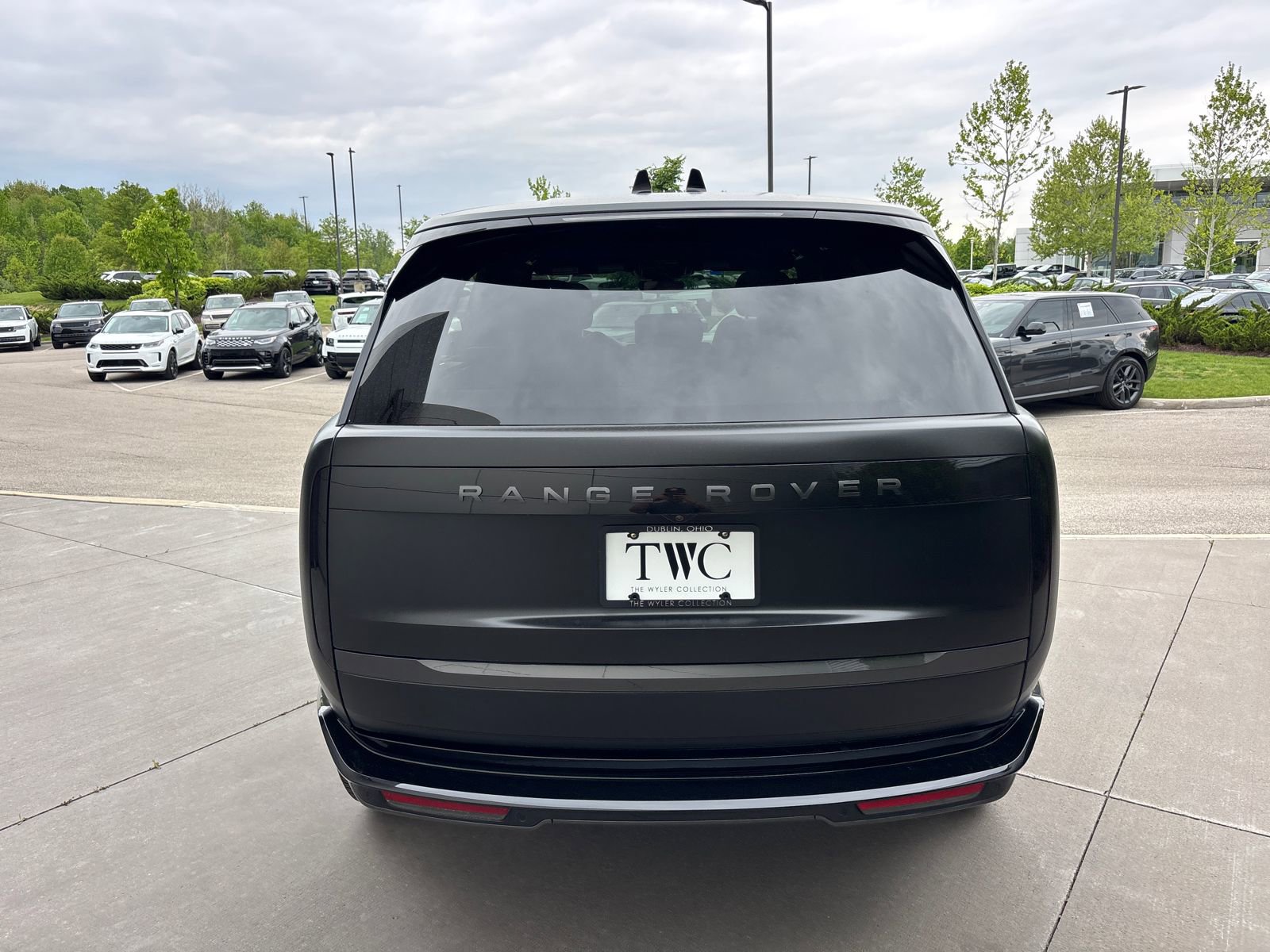 Used 2025 Land Rover Range Rover SE AWD/4WD image 6