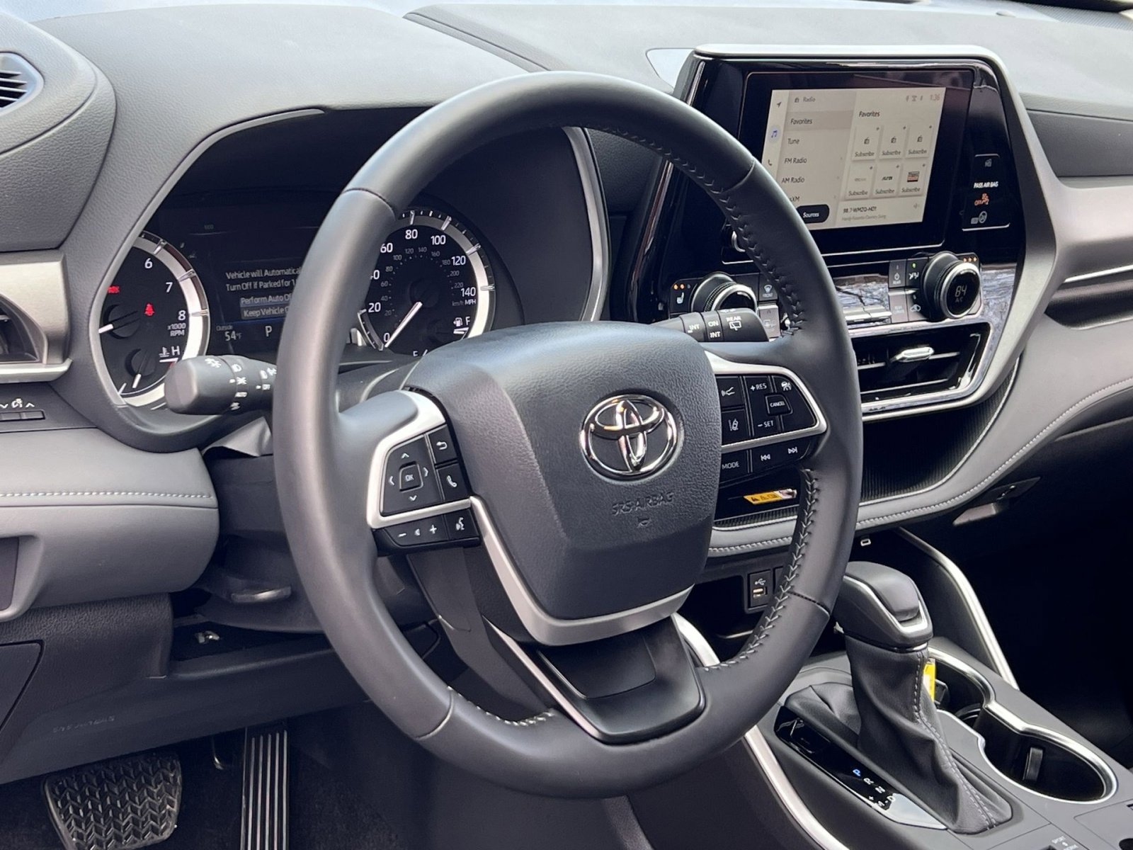 Used 2024 Toyota Highlander XLE image 14