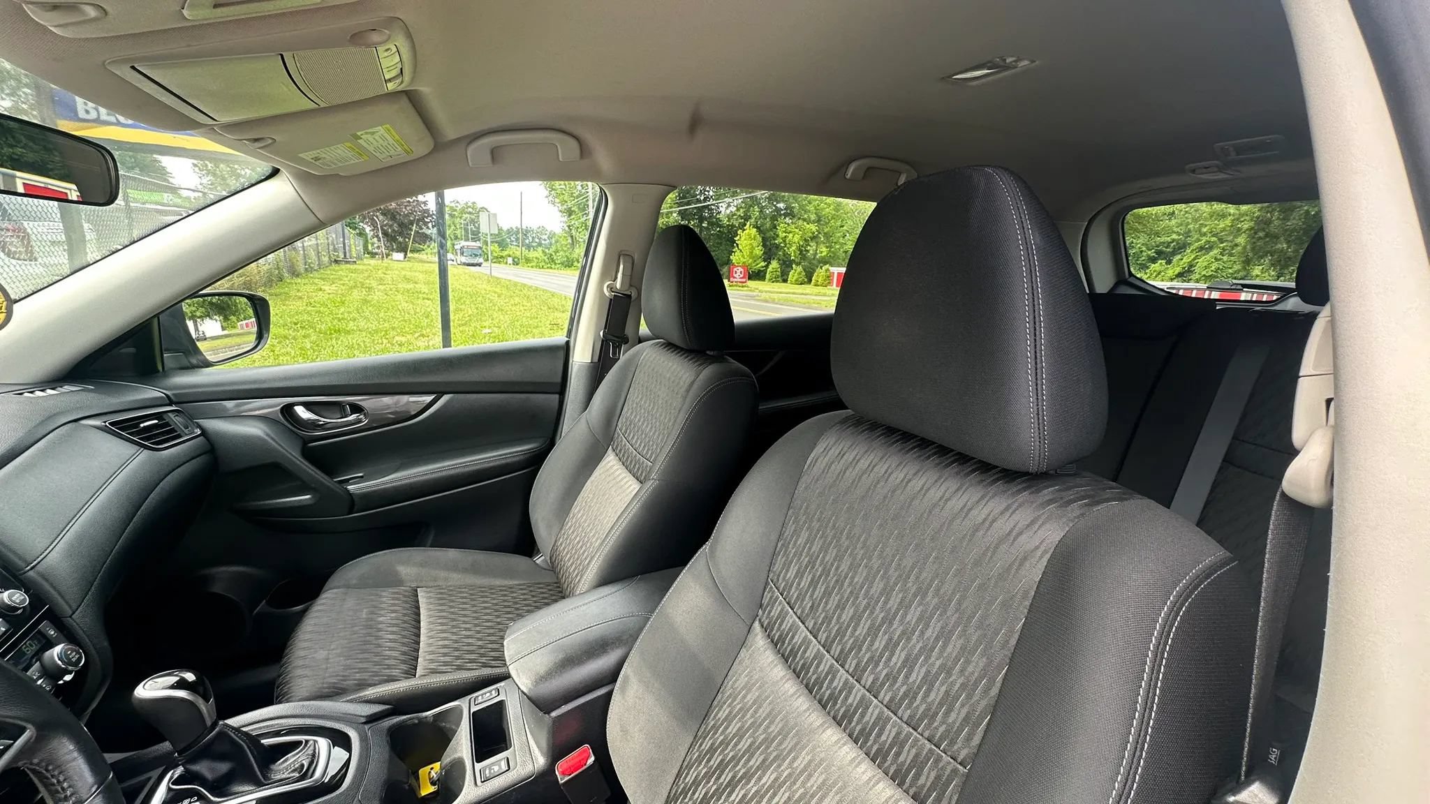 Used 2017 Nissan Rogue SV AWD/4WD image 17