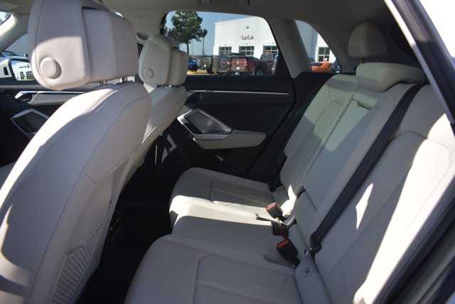 Used 2024 Audi Q3 2.0T Premium Plus image 17
