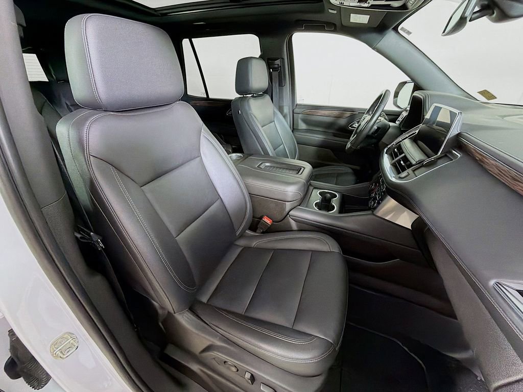 Used 2021 Chevrolet Tahoe Z71 w/ Luxury Package AWD/4WD image 27