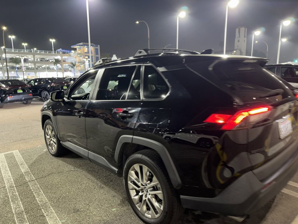 Used 2020 Toyota RAV4 XLE Premium image 15