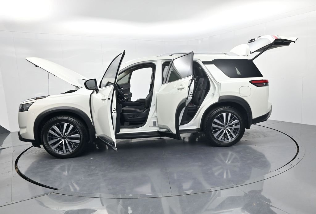 Used 2022 Nissan Pathfinder Platinum w/ Cargo Package image 81