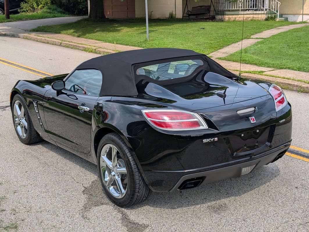 Used 2009 Saturn Sky Red Line RWD image 13