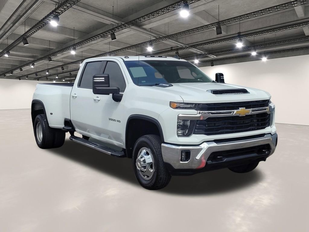 Used 2024 Chevrolet Silverado 3500 LT w/ Convenience Package RWD image 2