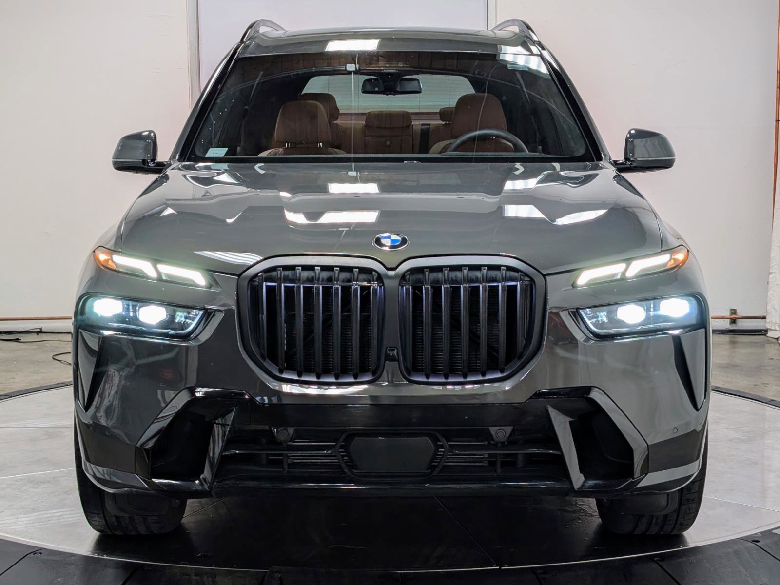 Used 2026 BMW X7 xDrive40i w/ Executive Package image 3