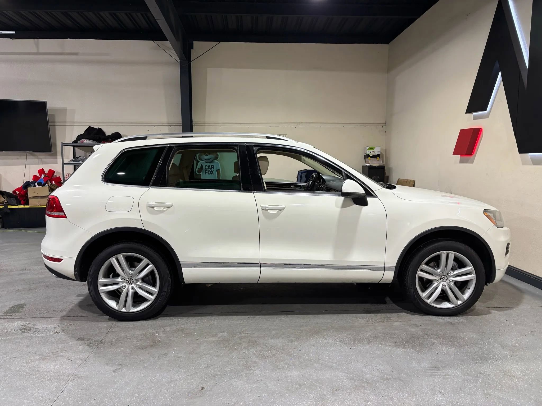 Used 2011 Volkswagen Touareg Executive image 4