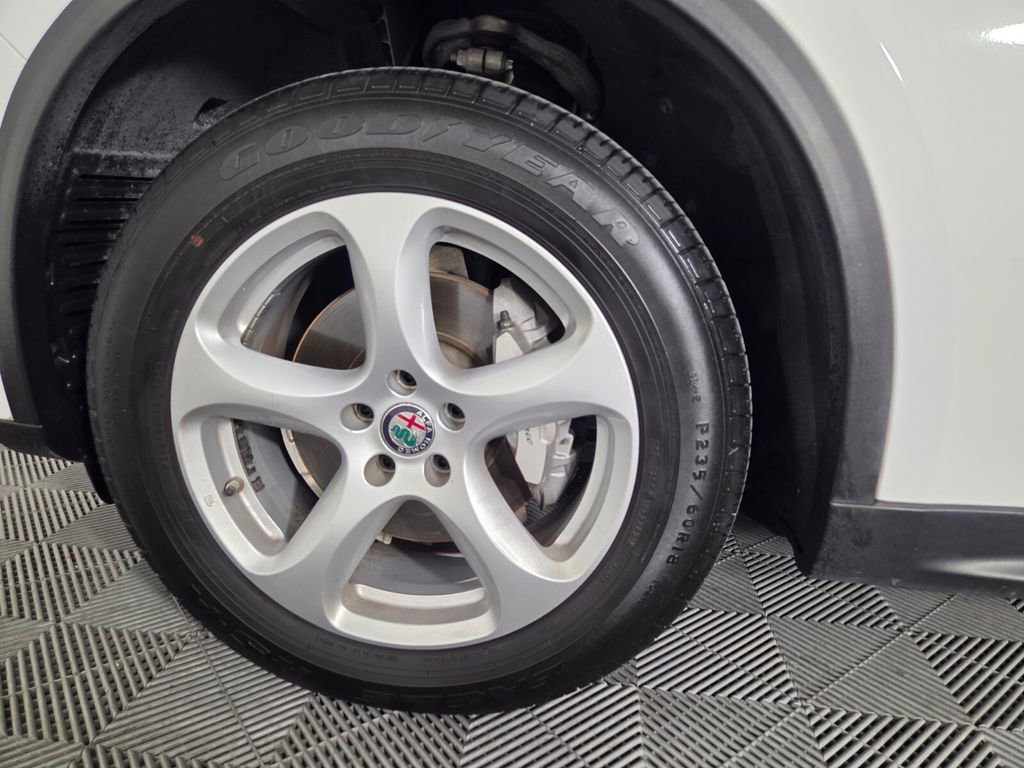 Used 2020 Alfa Romeo Stelvio image 10