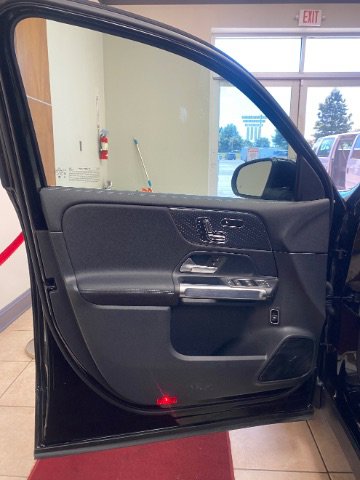 Used 2025 Mercedes-Benz GLB 250 image 13