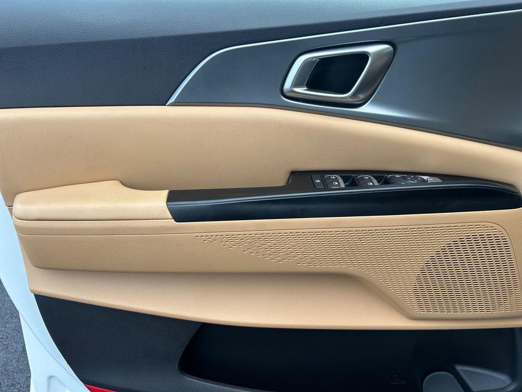 Used 2024 Kia Carnival LX image 22