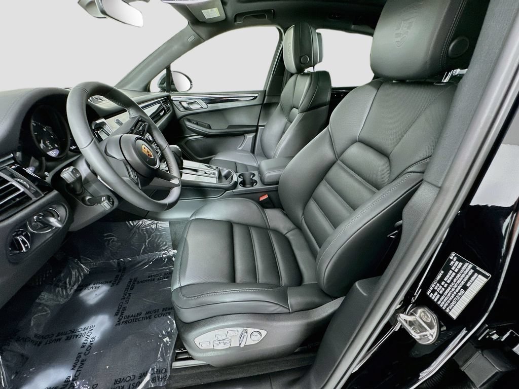 New 2026 Porsche Macan AWD/4WD image 5
