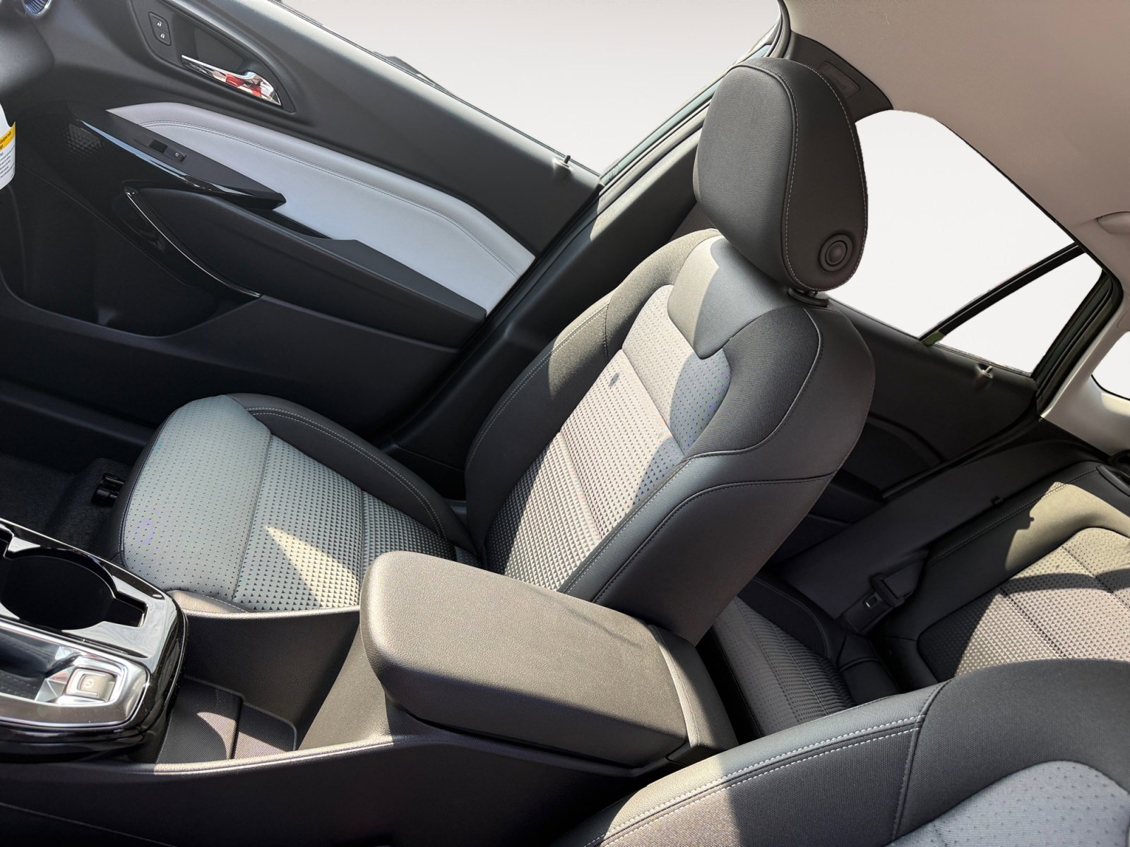 New 2026 Chevrolet Trax LT w/ Driver Confidence Package FWD image 15