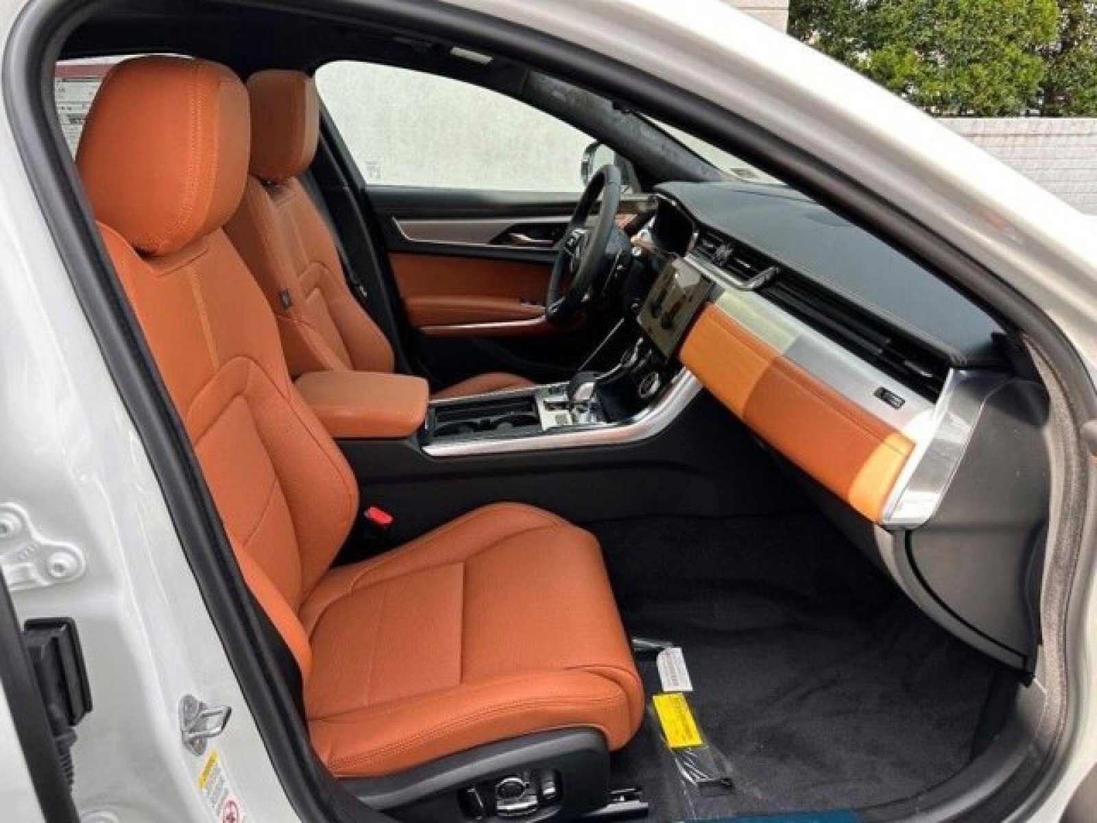 New 2024 Jaguar XF R-Dynamic SE image 32