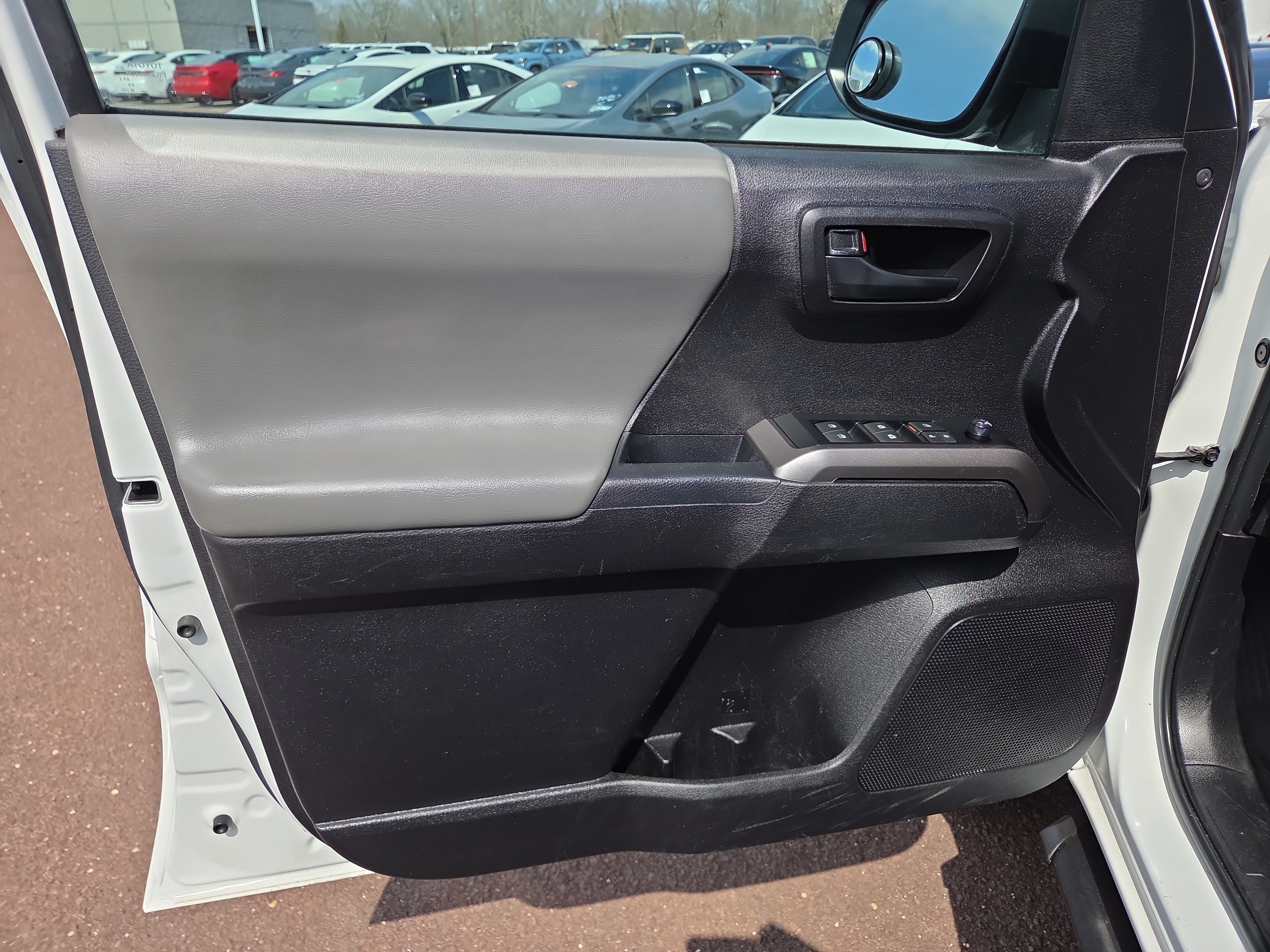 Certified 2023 Toyota Tacoma SR5 AWD/4WD image 14