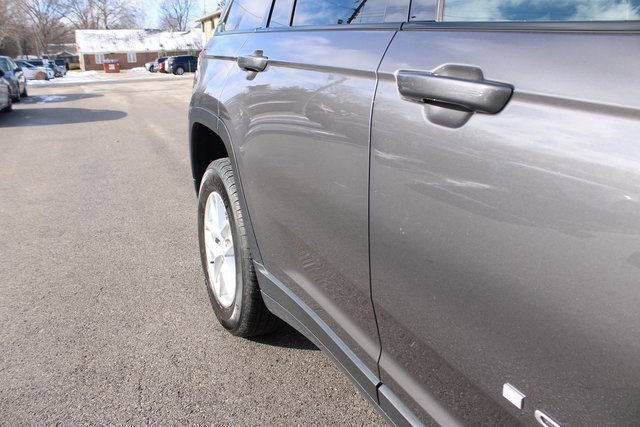 Used 2024 Jeep Grand Cherokee Laredo image 47