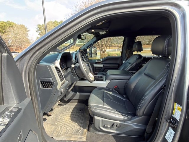 Used 2022 Ford F250 Lariat w/ Black Appearance Package image 5