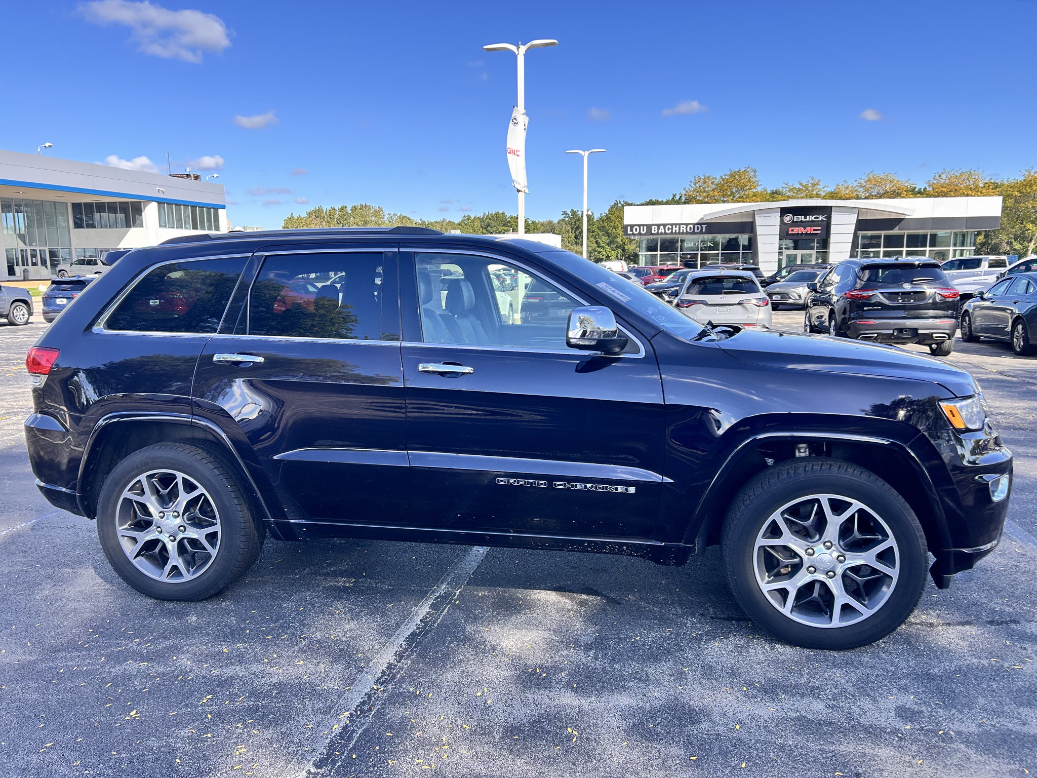 Used 2019 Jeep Grand Cherokee Overland AWD/4WD image 4