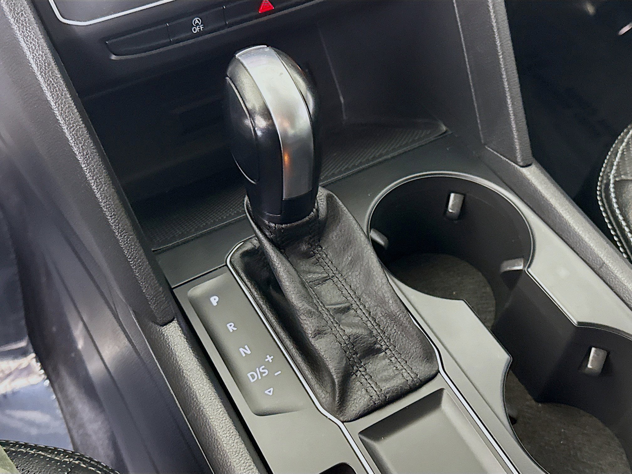 Used 2018 Volkswagen Atlas S image 20