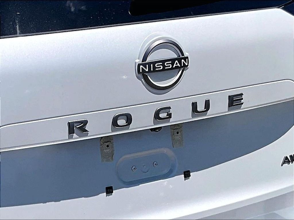 Used 2025 Nissan Rogue SV AWD/4WD image 27