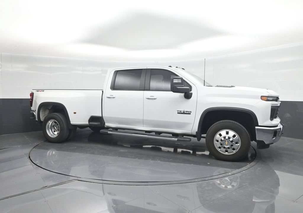 Used 2026 Chevrolet Silverado 3500 LT w/ Texas Edition AWD/4WD image 11