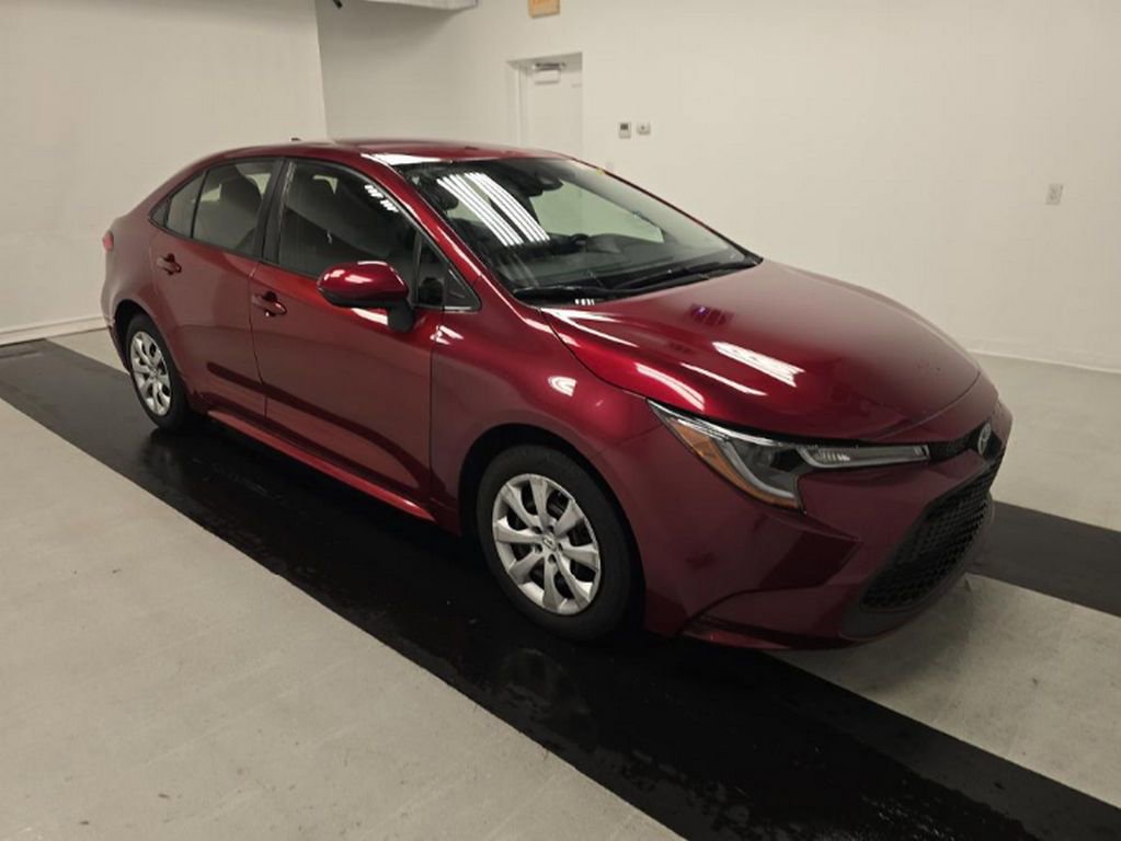 Used 2022 Toyota Corolla LE image 3
